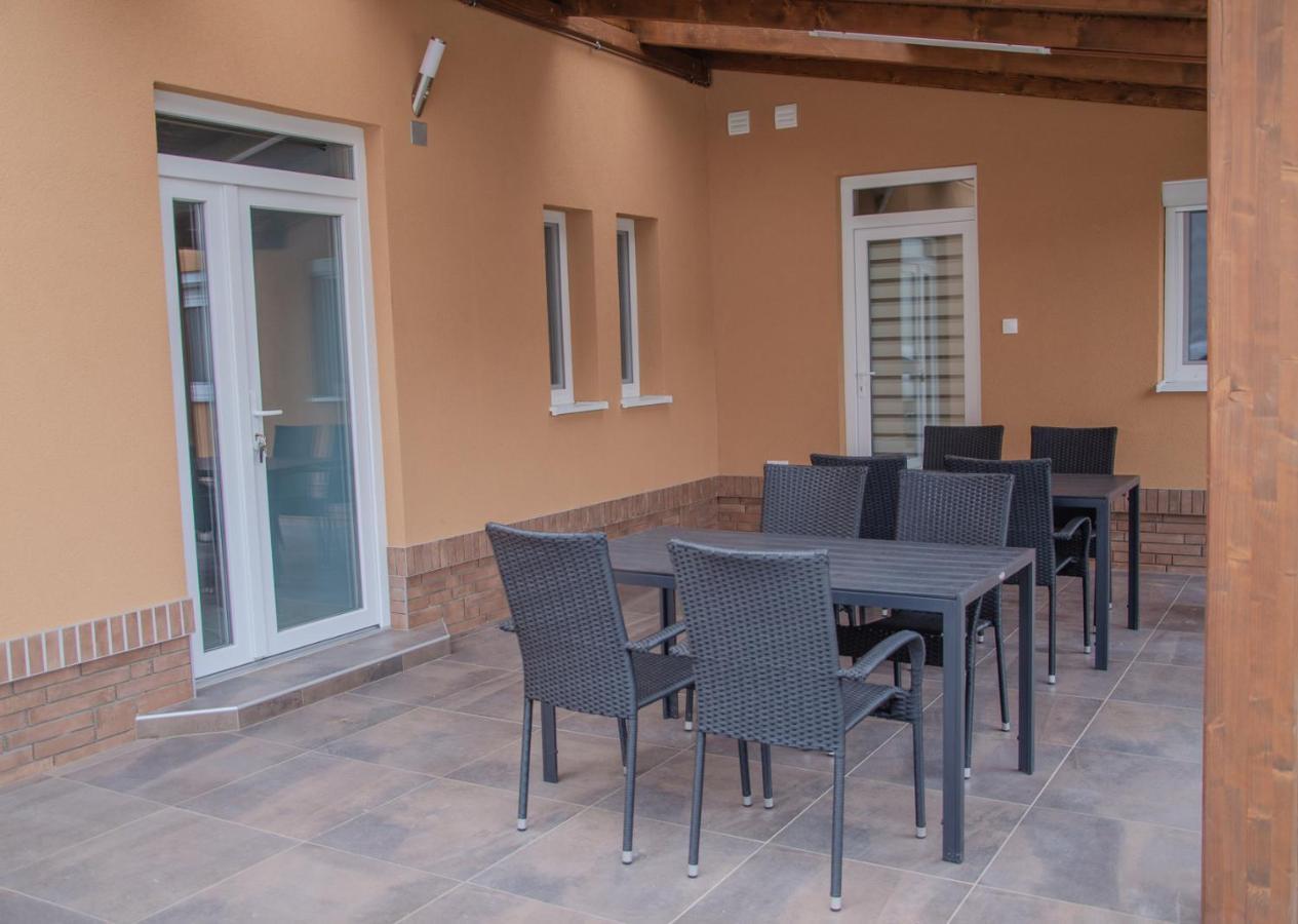Oros House Apartmanhaz Orosháza Exterior foto
