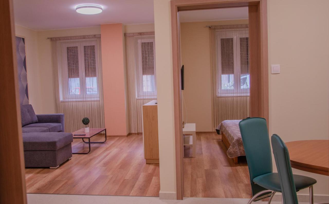 Oros House Apartmanhaz Orosháza Exterior foto