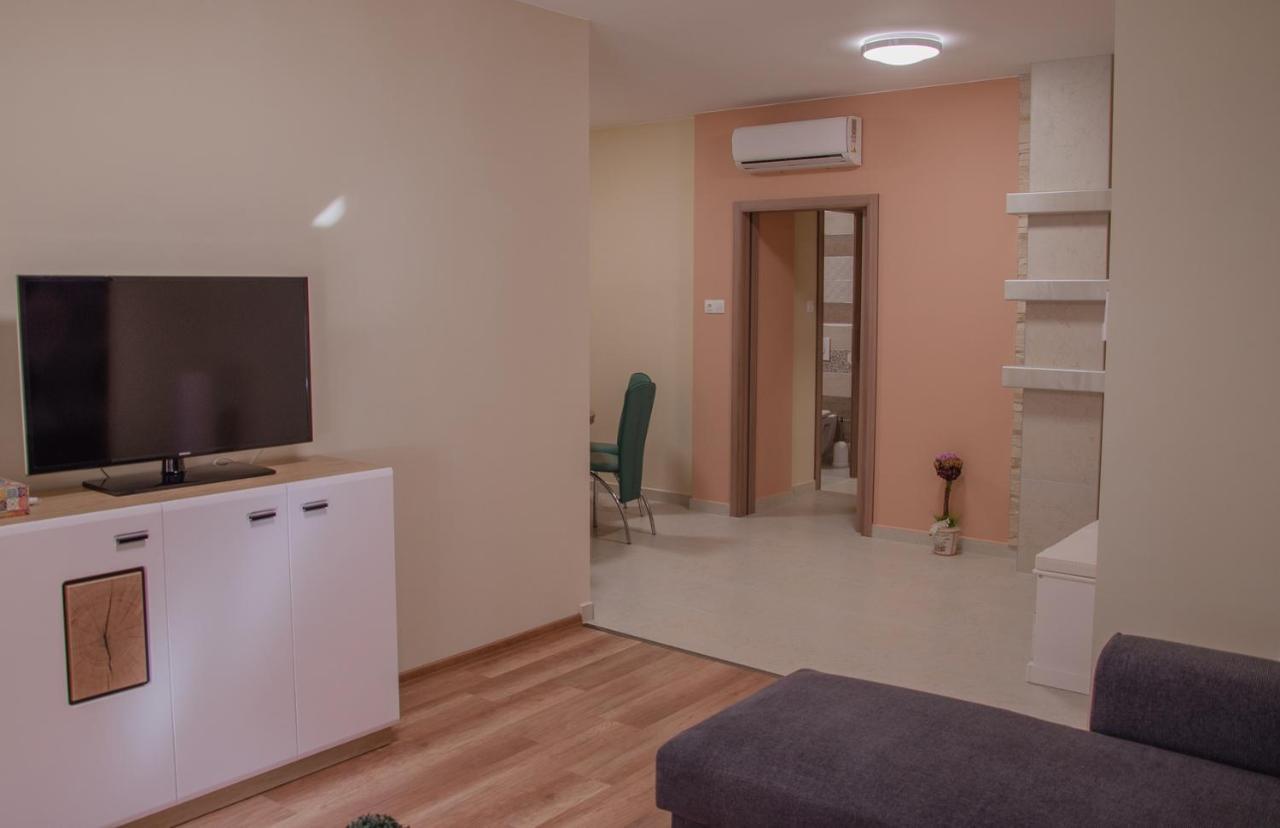 Oros House Apartmanhaz Orosháza Exterior foto